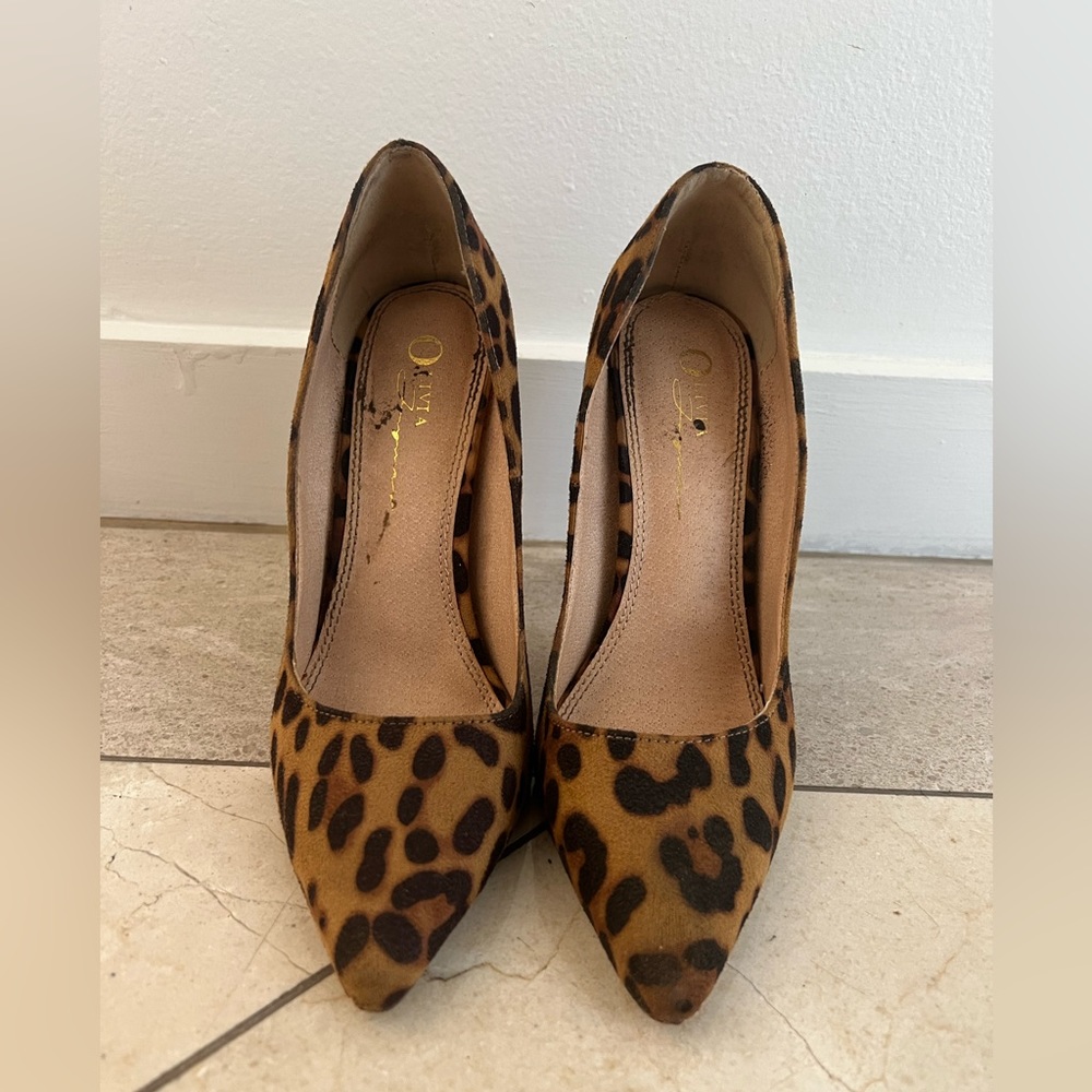 Leopard Print Suede Pumps. Size 5.5